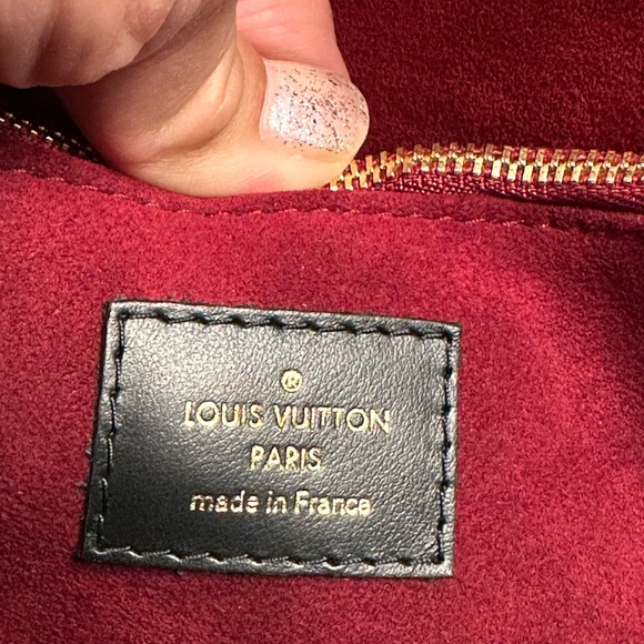 Authentic Louis Vuitton Passy - Picture 7 of 16